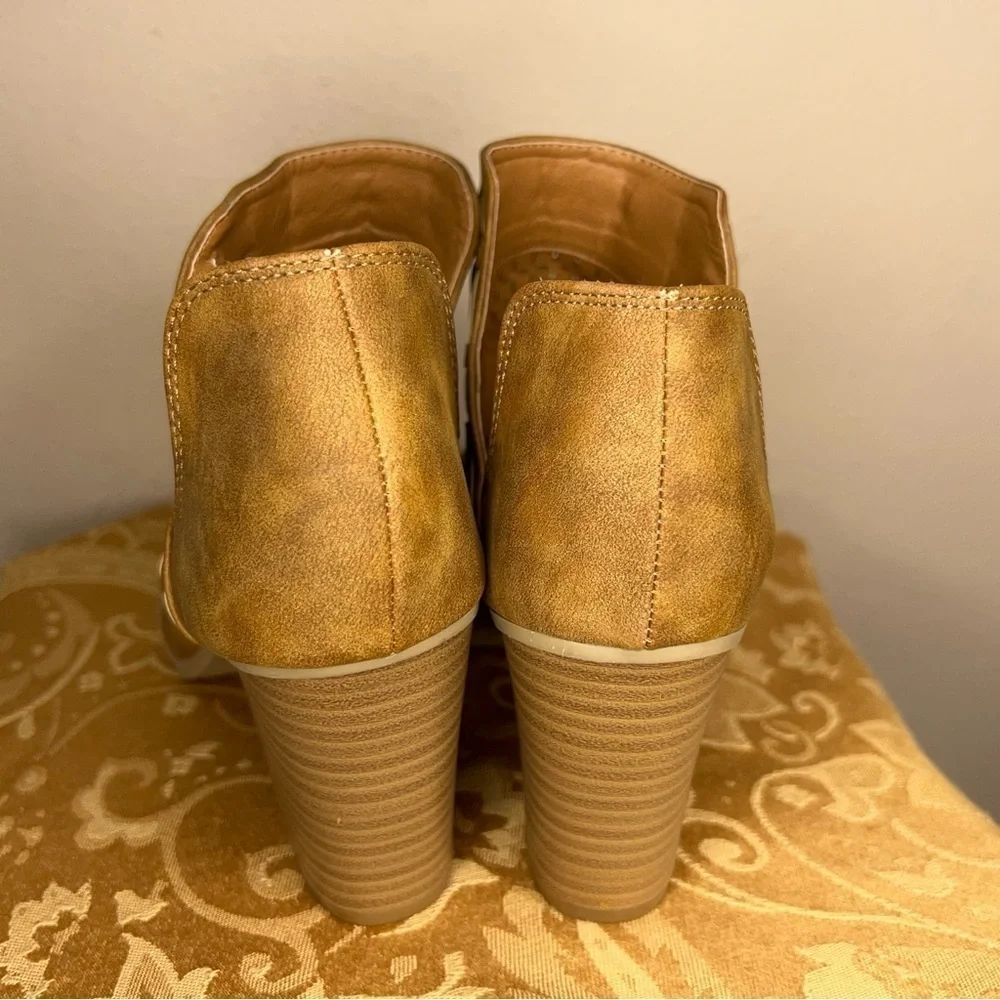 SIZE 9 SUGAR BRAND TAN BROWN FAUX SUEDE BOOTIES BLOCK HEEL OPEN TOE